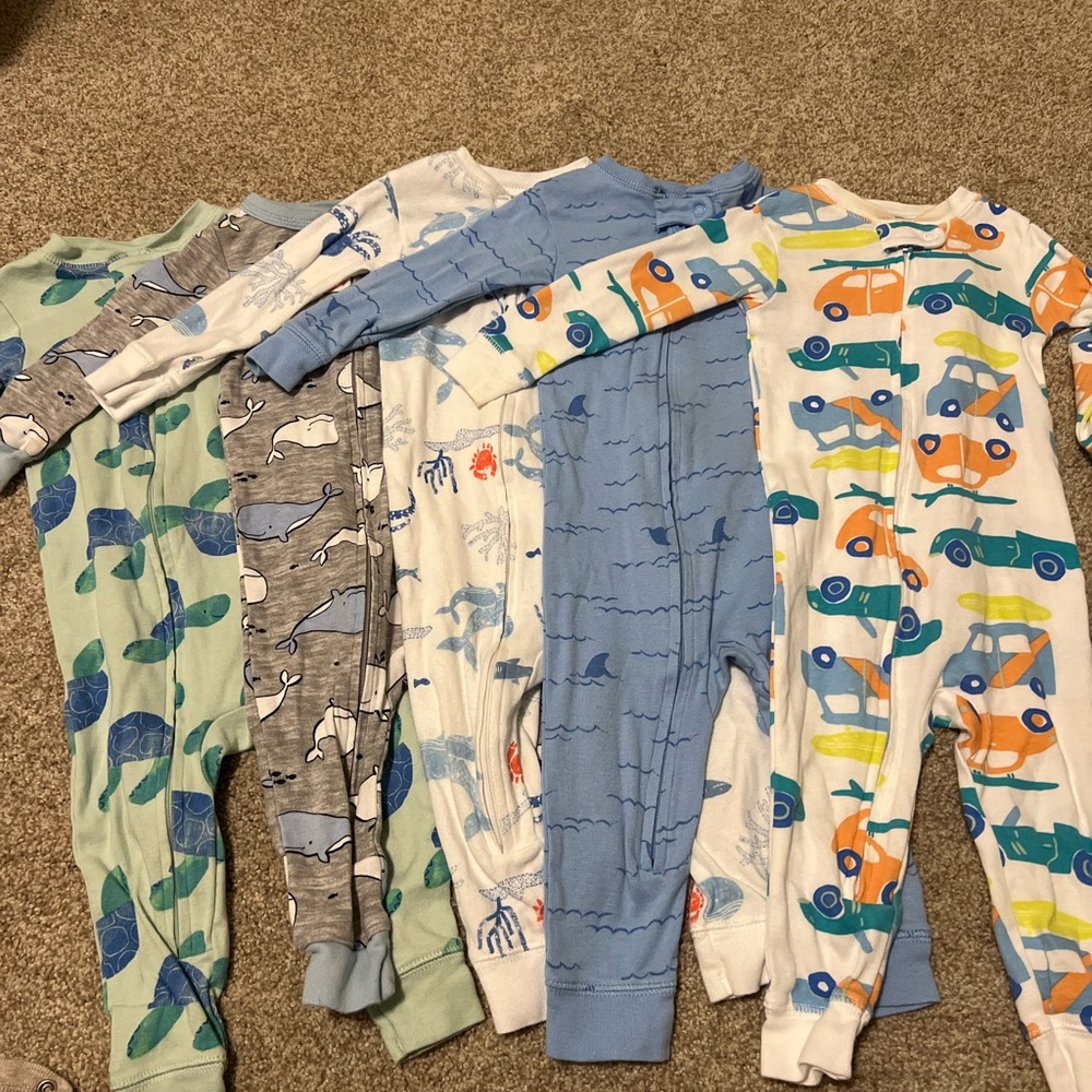 Set of 5 Carters pajamas